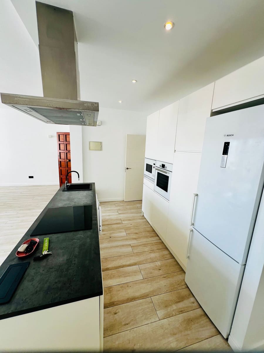 2 slaapkamer Penthouse te huur in Palma de Mallorca - € 2.000 (Ref: 9363409)