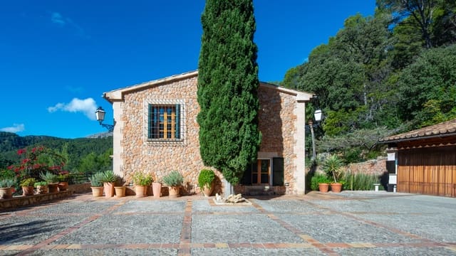 5 bedroom Finca/Country House for sale in Puigpunyent with pool garage - € 3,995,000 (Ref: 9371155)