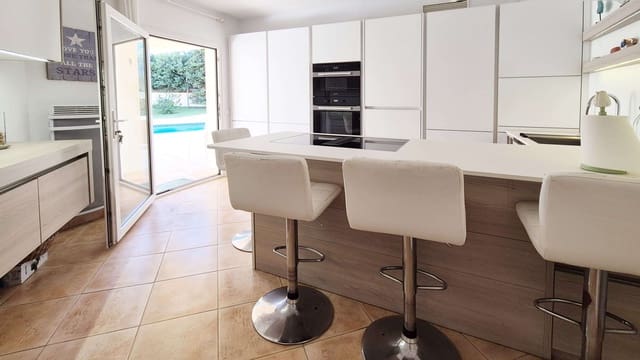 3 soveværelse Villa til salg i Santa Ponsa, Calvià med swimmingpool garage - € 1.325.000 (Ref: 9384809)