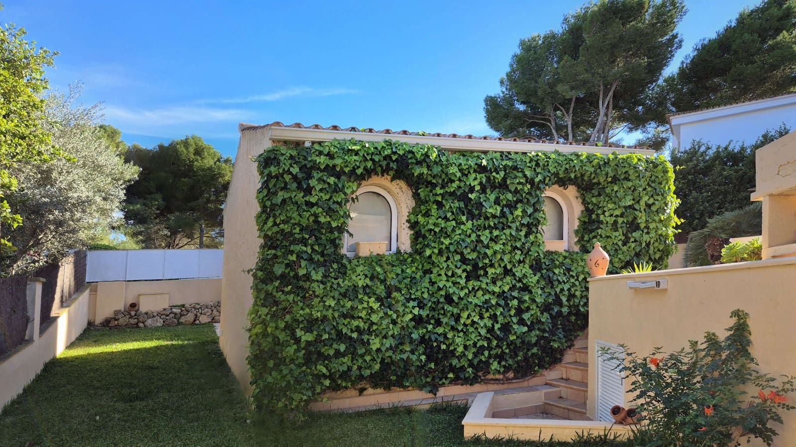 3 soveværelse Villa til salg i Santa Ponsa med swimmingpool garage - € 1.325.000 (Ref: 9384809)