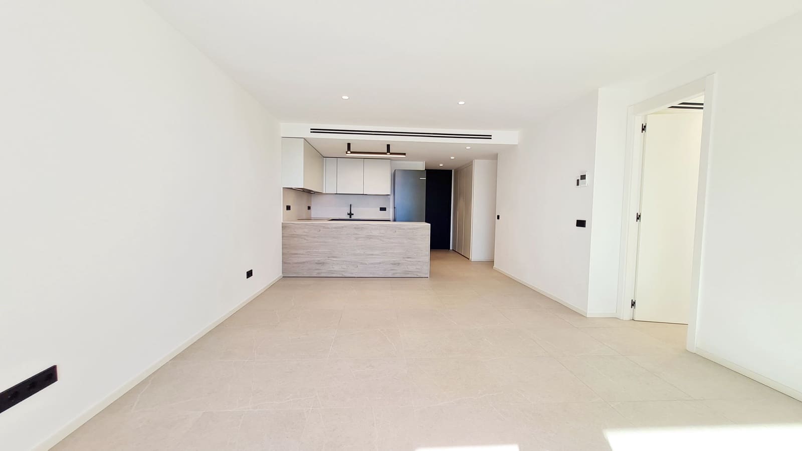 2 soverom Leilighet til leie i Palma de Mallorca med garasje - € 2 900 (Ref: 9384812)