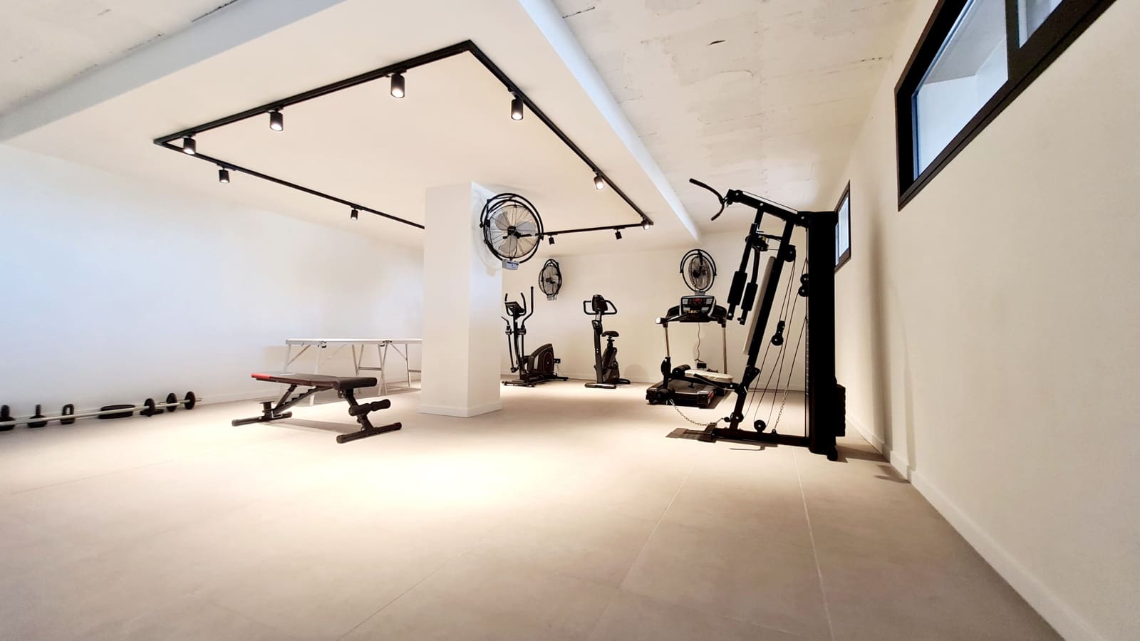 2 soverom Leilighet til leie i Palma de Mallorca med garasje - € 2 900 (Ref: 9384812)