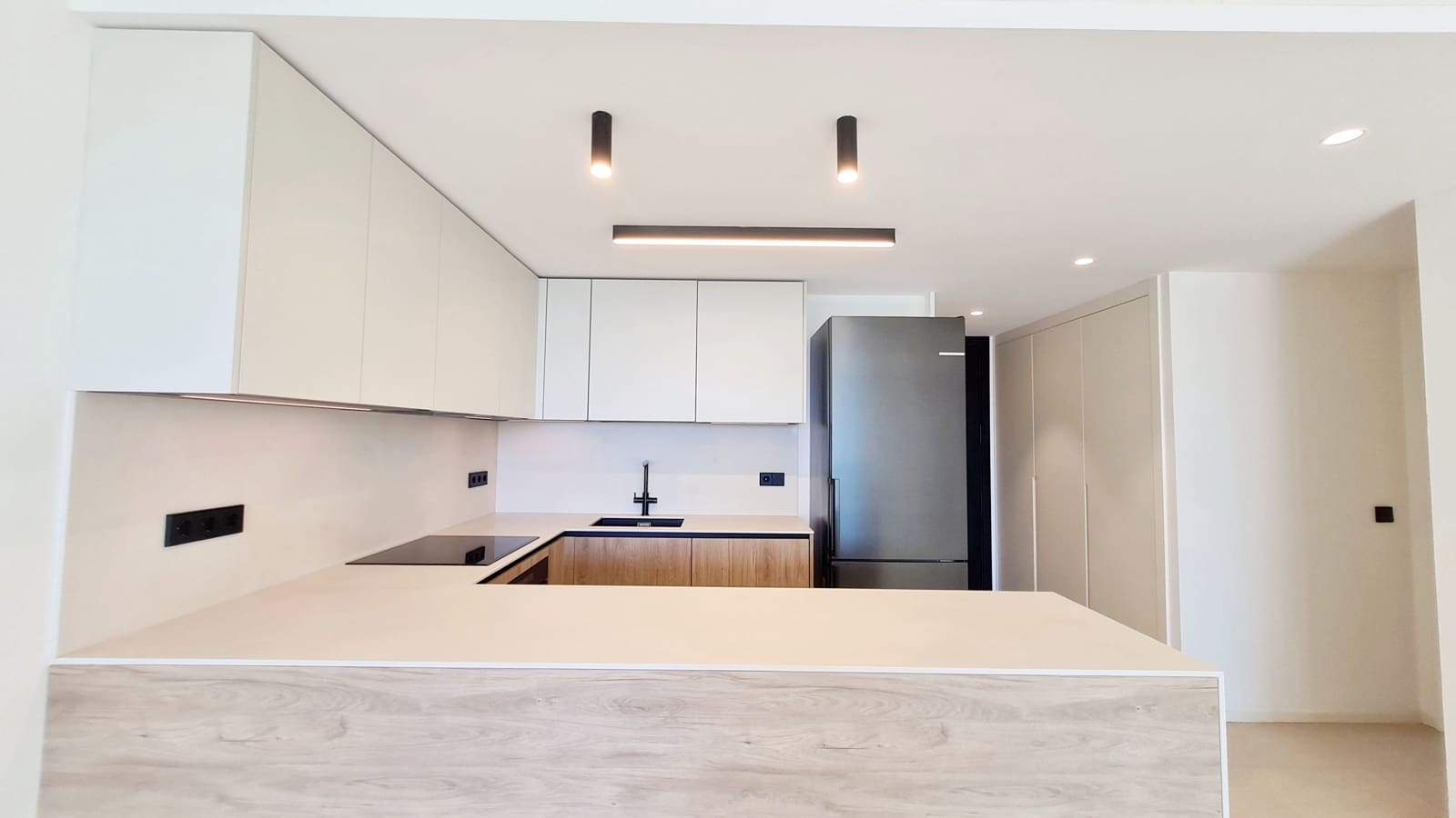 2 soverom Leilighet til leie i Palma de Mallorca med garasje - € 2 900 (Ref: 9384812)