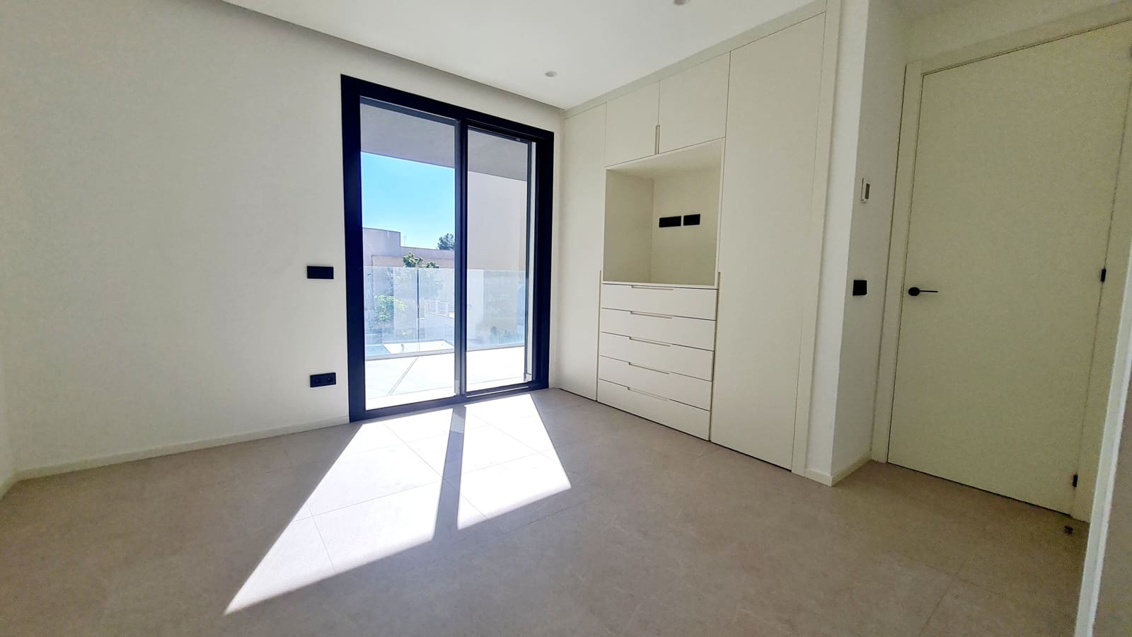 2 soverom Leilighet til leie i Palma de Mallorca med garasje - € 2 900 (Ref: 9384812)