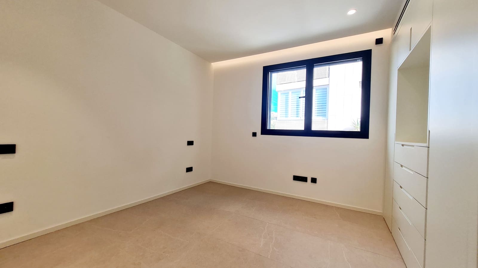 2 soverom Leilighet til leie i Palma de Mallorca med garasje - € 2 900 (Ref: 9384812)