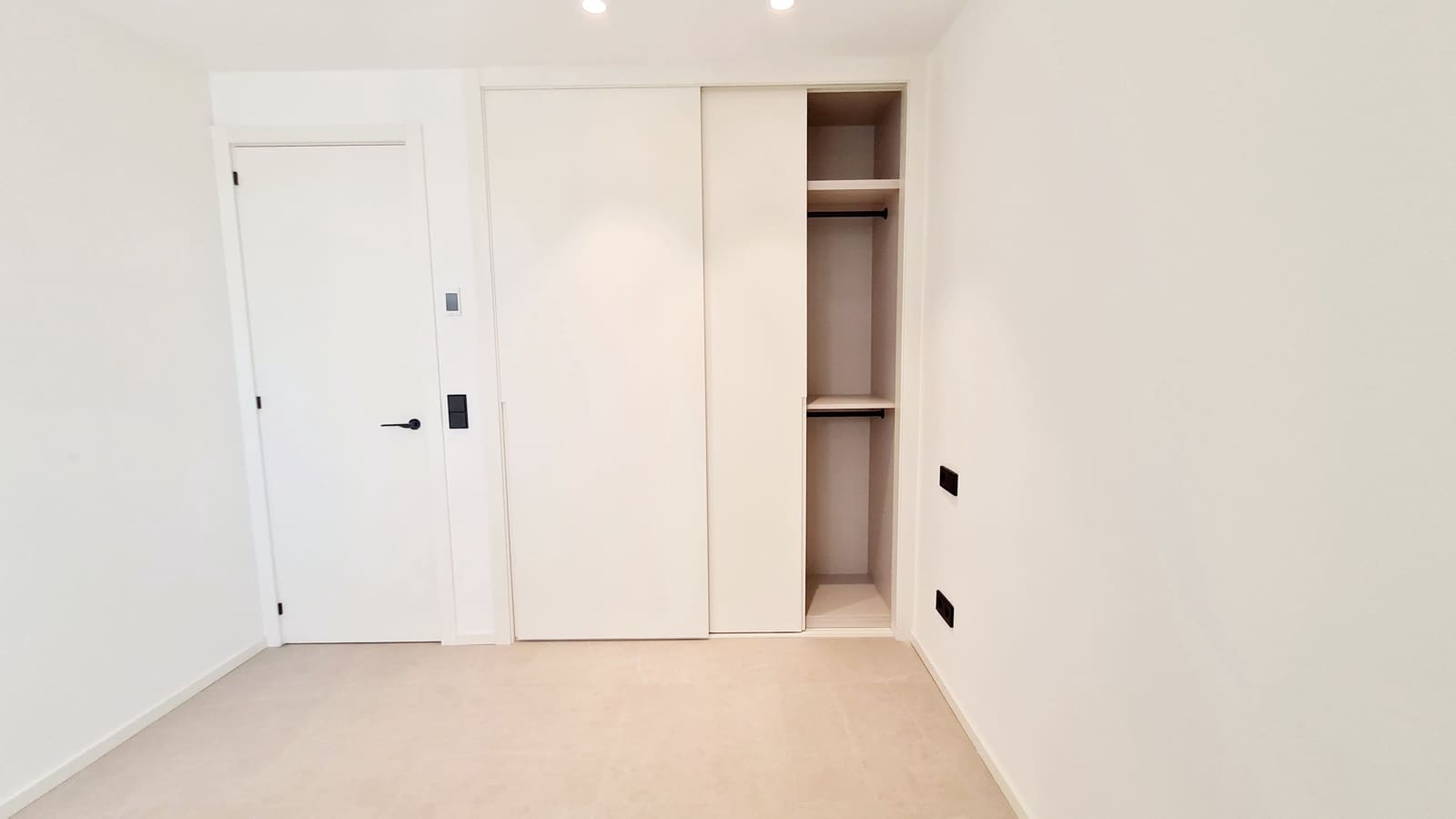 2 soverom Leilighet til leie i Palma de Mallorca med garasje - € 2 900 (Ref: 9384812)