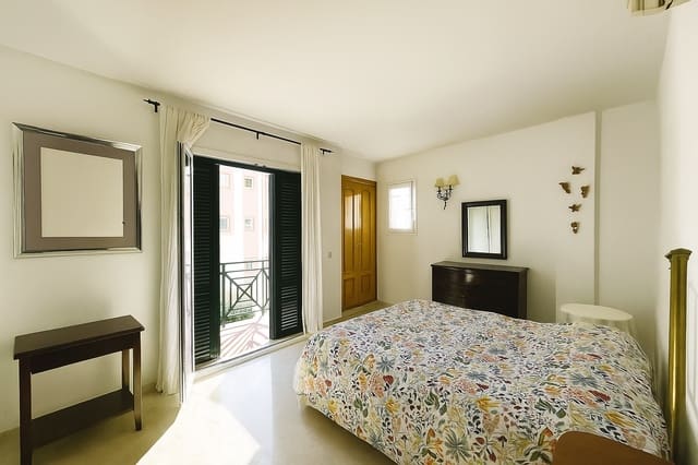 3 slaapkamer Appartement te koop in Santa Ponsa, Calvià met garage - € 829.000 (Ref: 9389922)