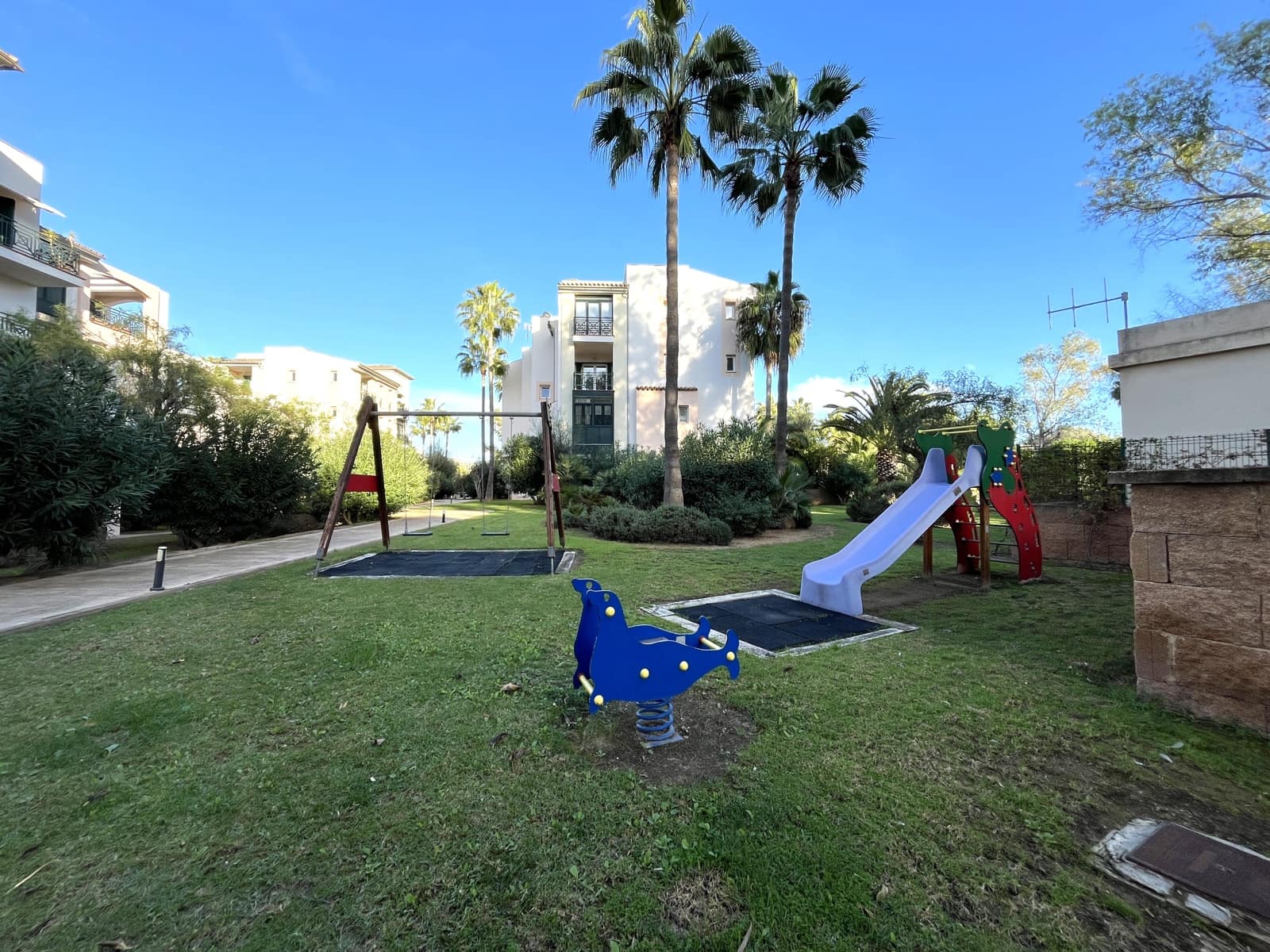 3 slaapkamer Appartement te koop in Santa Ponsa met garage - € 829.000 (Ref: 9389922)