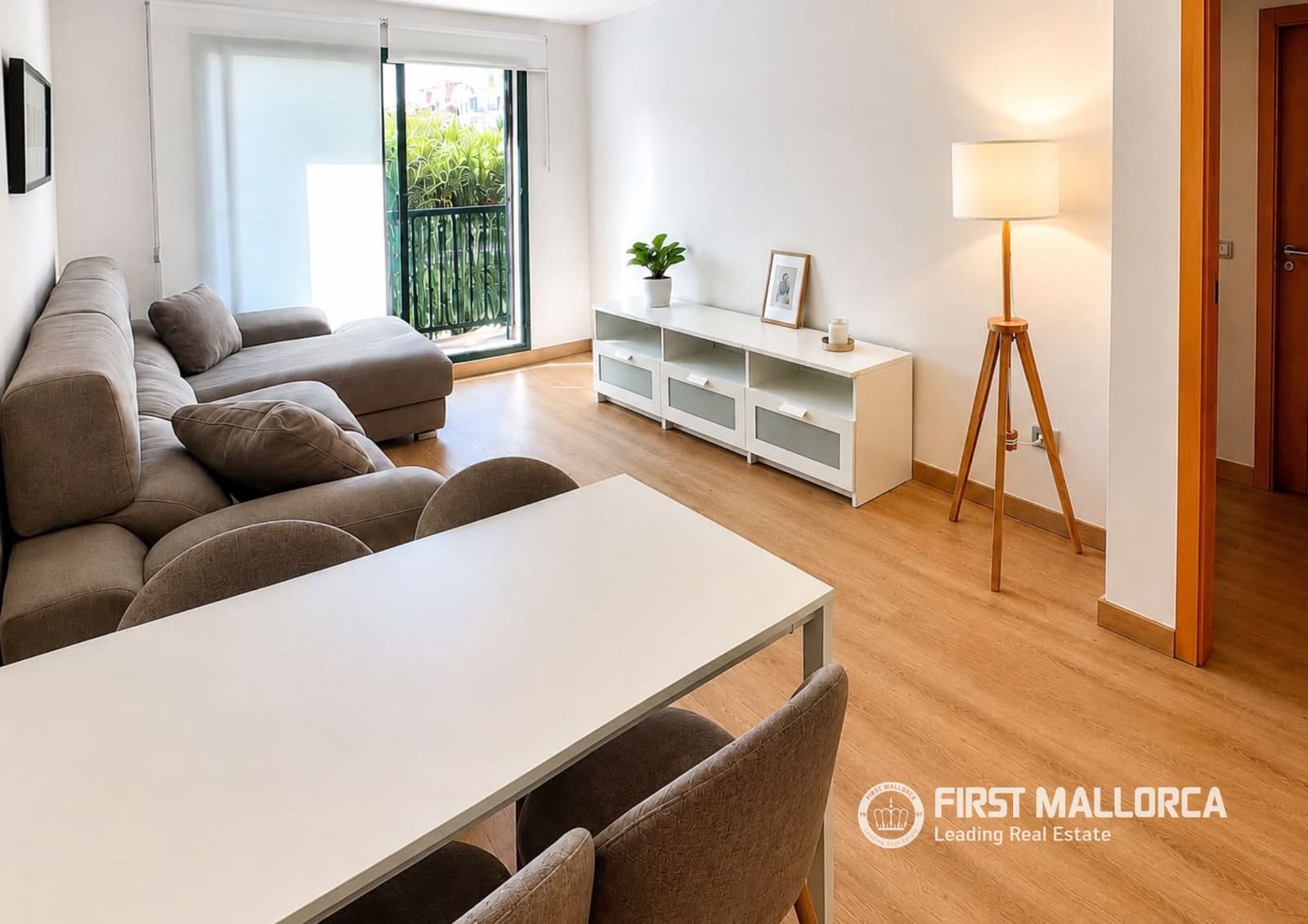 2 slaapkamer Appartement te huur in Palma de Mallorca met zwembad garage - € 2.000 (Ref: 9395280)