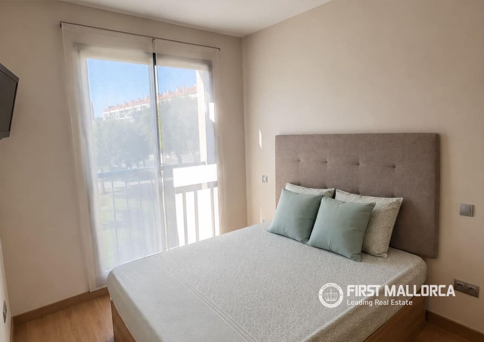 2 slaapkamer Appartement te huur in Palma de Mallorca met zwembad garage - € 2.000 (Ref: 9395280)