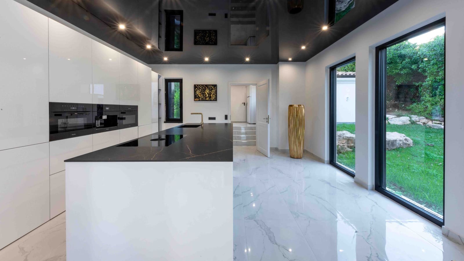 4 bedroom Villa for rent in Santa Ponsa with pool garage - € 10,350 (Ref: 9395281)