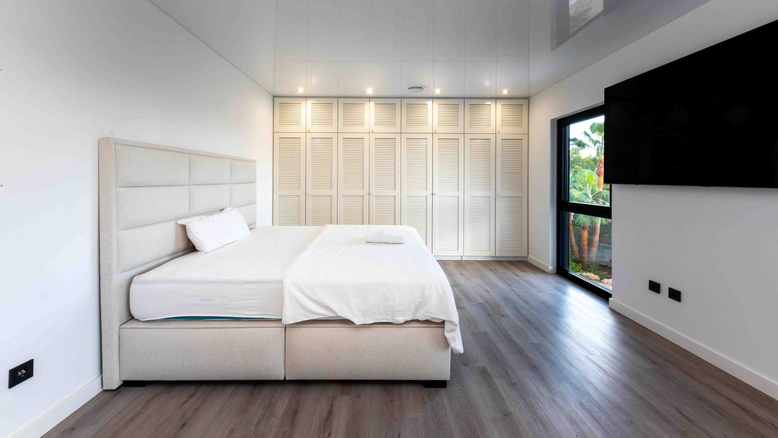 4 bedroom Villa for rent in Santa Ponsa with pool garage - € 10,350 (Ref: 9395281)