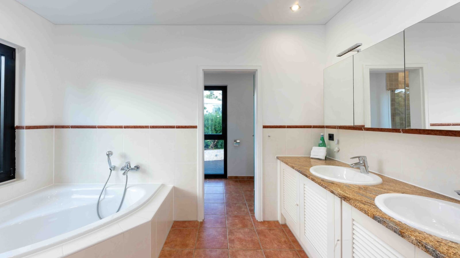 4 bedroom Villa for rent in Santa Ponsa with pool garage - € 10,350 (Ref: 9395281)