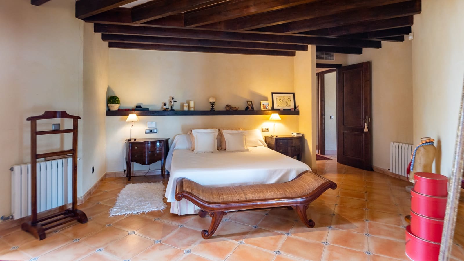 5 slaapkamer Villa te koop in Puntiro met zwembad garage - € 4.100.000 (Ref: 9397825)