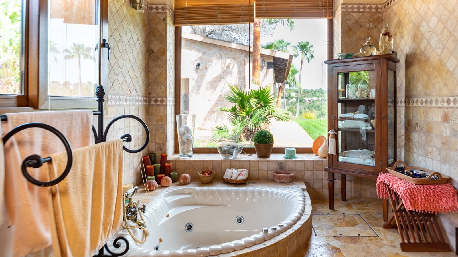 5 slaapkamer Villa te koop in Puntiro met zwembad garage - € 4.100.000 (Ref: 9397825)