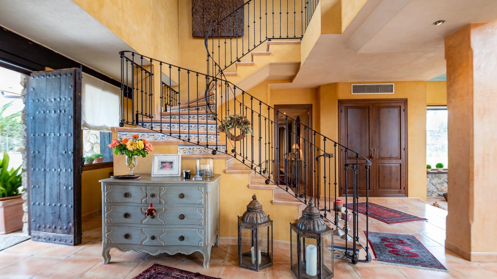 5 slaapkamer Villa te koop in Puntiro met zwembad garage - € 4.100.000 (Ref: 9397825)