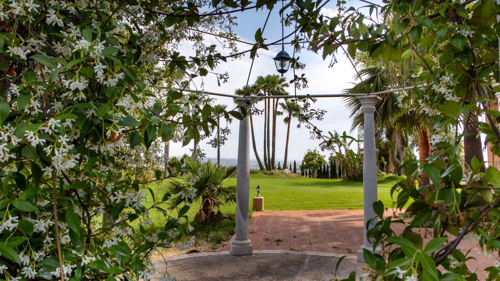 5 slaapkamer Villa te koop in Puntiro met zwembad garage - € 4.100.000 (Ref: 9397825)