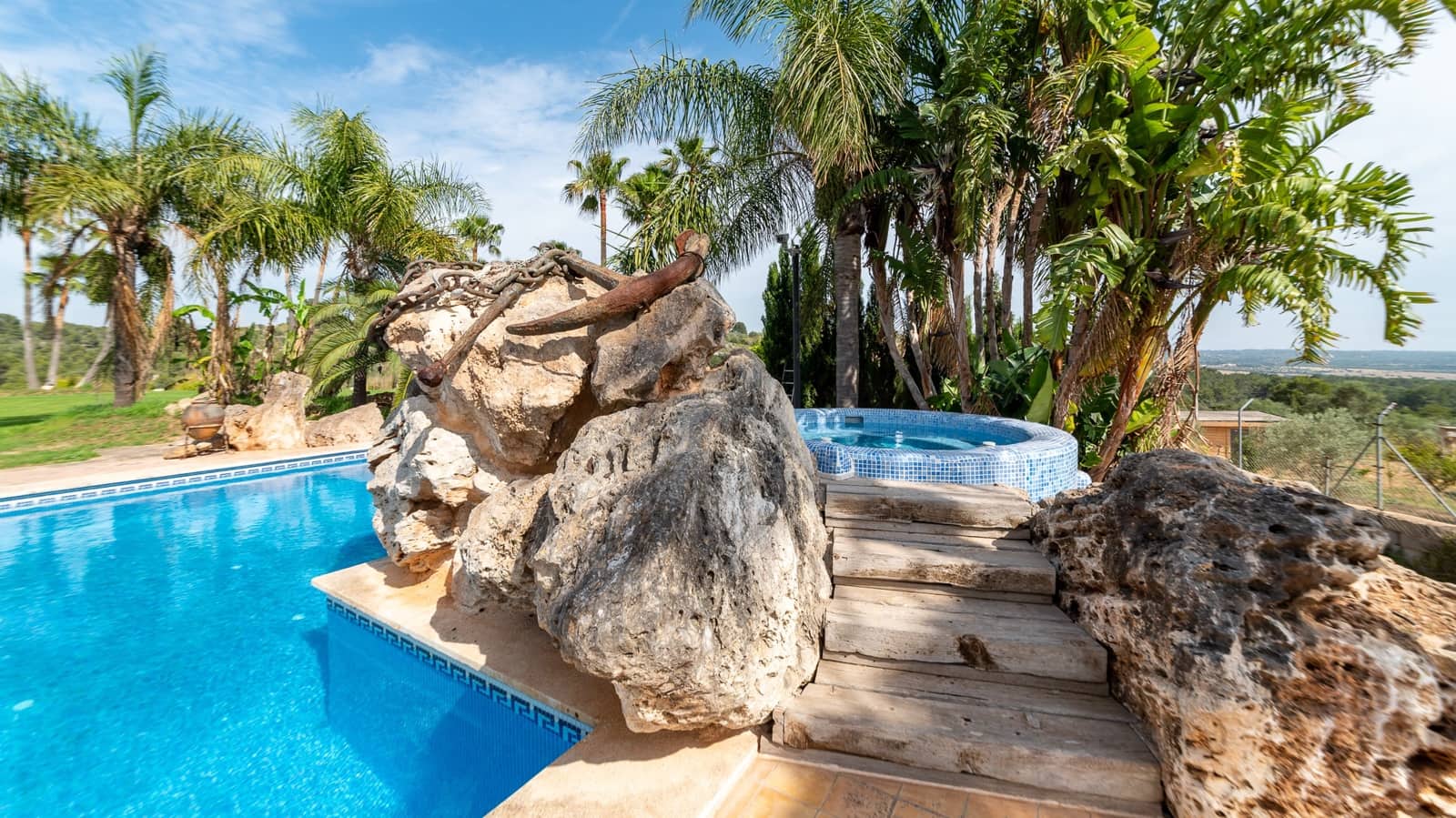 5 slaapkamer Villa te koop in Puntiro met zwembad garage - € 4.100.000 (Ref: 9397825)