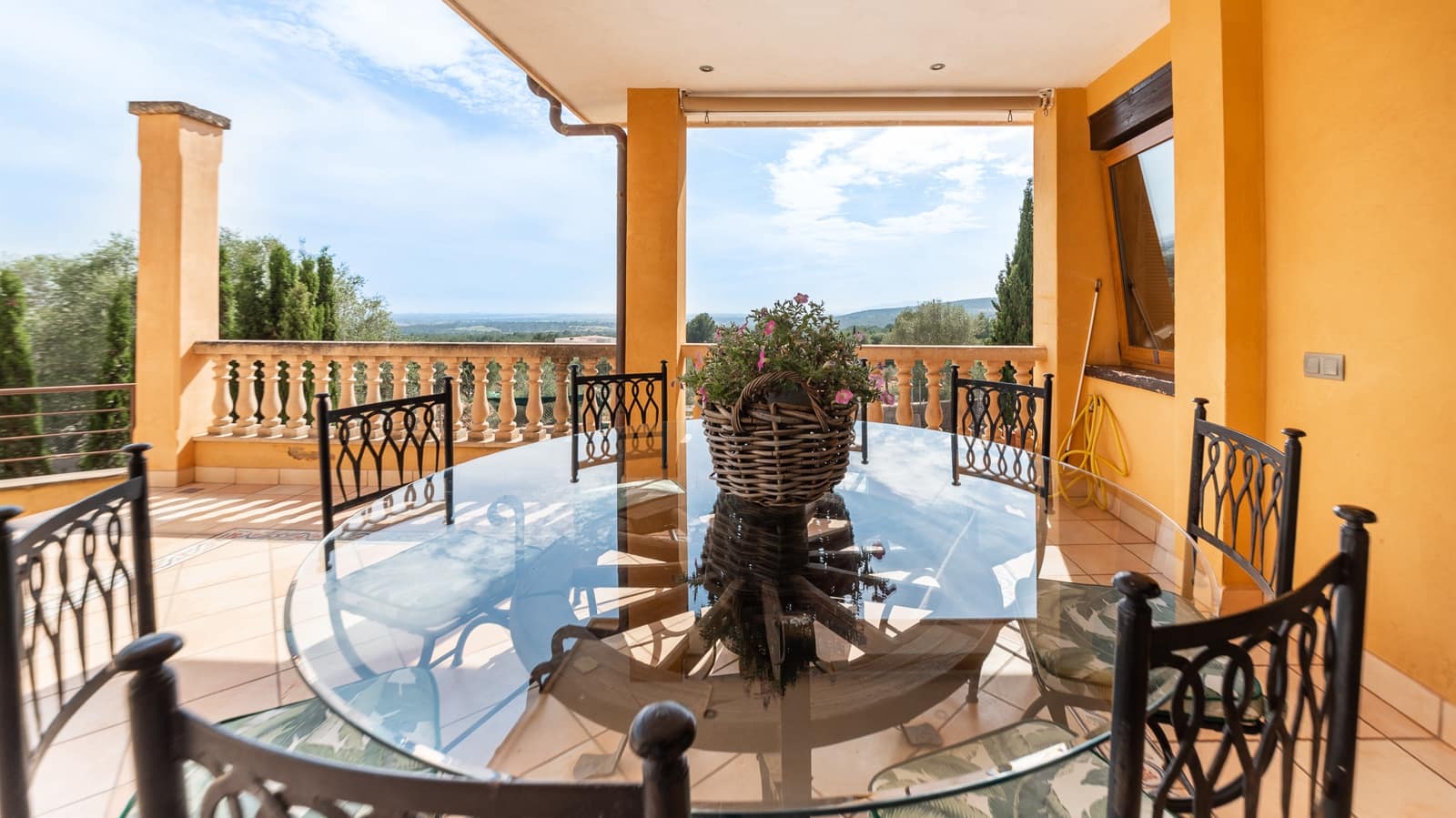 5 slaapkamer Villa te koop in Puntiro met zwembad garage - € 4.100.000 (Ref: 9397825)