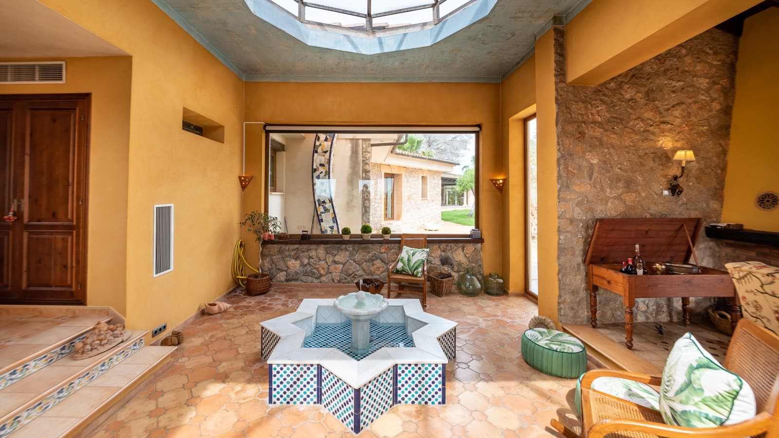 5 slaapkamer Villa te koop in Puntiro met zwembad garage - € 4.100.000 (Ref: 9397825)