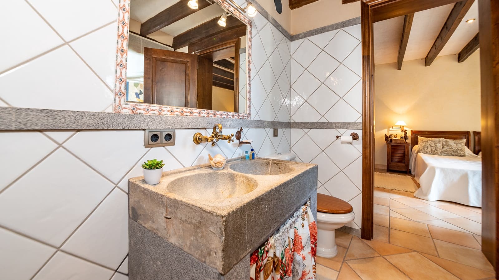 5 slaapkamer Villa te koop in Puntiro met zwembad garage - € 4.100.000 (Ref: 9397825)