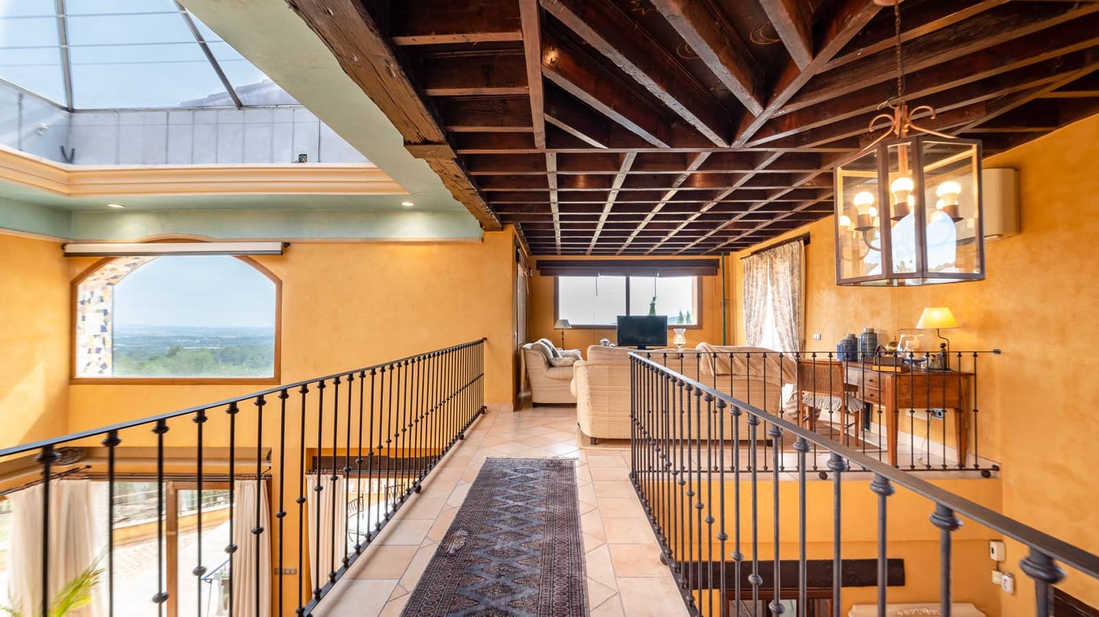 5 slaapkamer Villa te koop in Puntiro met zwembad garage - € 4.100.000 (Ref: 9397825)