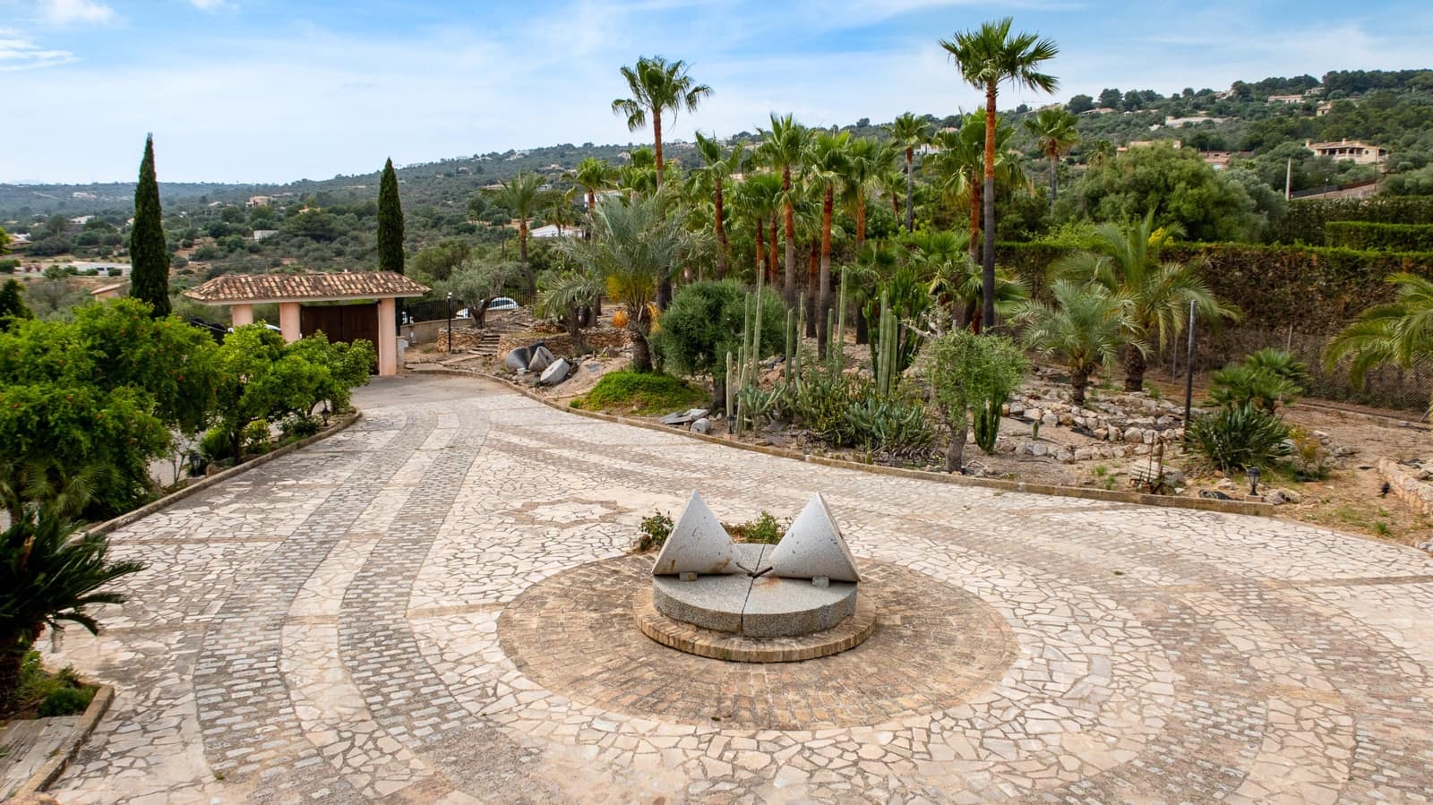 5 slaapkamer Villa te koop in Puntiro met zwembad garage - € 4.100.000 (Ref: 9397825)