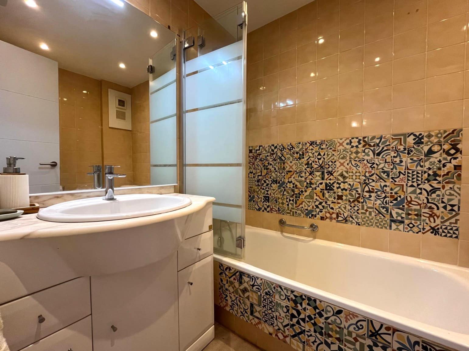 2 bedroom Apartment for rent in Cala Vinyes / Cala Vinyas / Cala Vinas with garage - € 2,000 (Ref: 9402546)