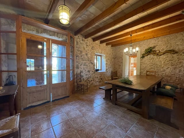 4 bedroom Finca/Country House for sale in Sencelles with pool garage - € 1,695,000 (Ref: 9405872)