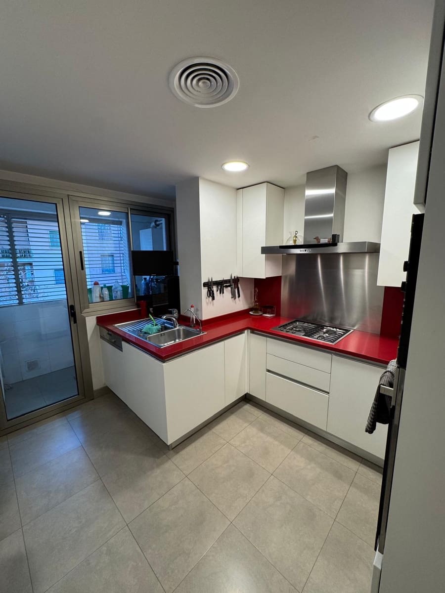 2 soverom Leilighet til leie i Palma de Mallorca med garasje - € 2 200 (Ref: 9418808)