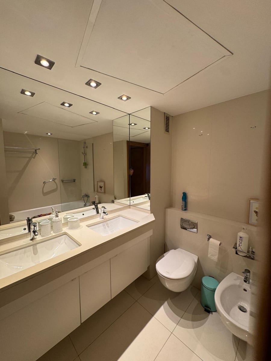 2 soverom Leilighet til leie i Palma de Mallorca med garasje - € 2 200 (Ref: 9418808)