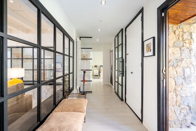 3 slaapkamer Villa te koop in Playas de Muro / Platges de Muro, Muro met garage - € 895.000 (Ref: 9421648)