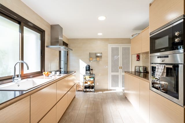 3 slaapkamer Villa te koop in Playas de Muro / Platges de Muro, Muro met garage - € 895.000 (Ref: 9421648)