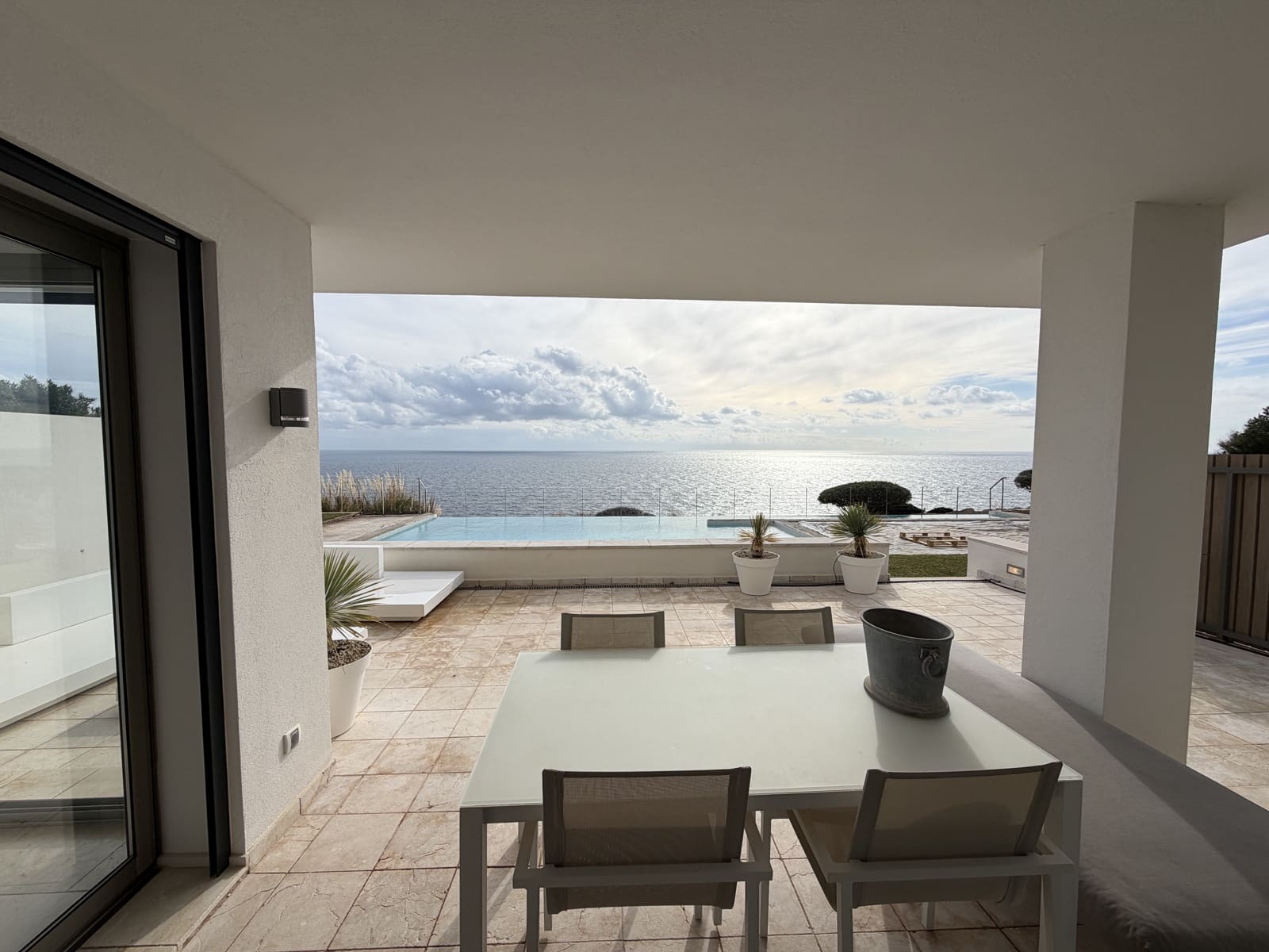 2 bedroom Apartment for sale in Puerto de Andratx with garage - € 1,699,000 (Ref: 9436435)
