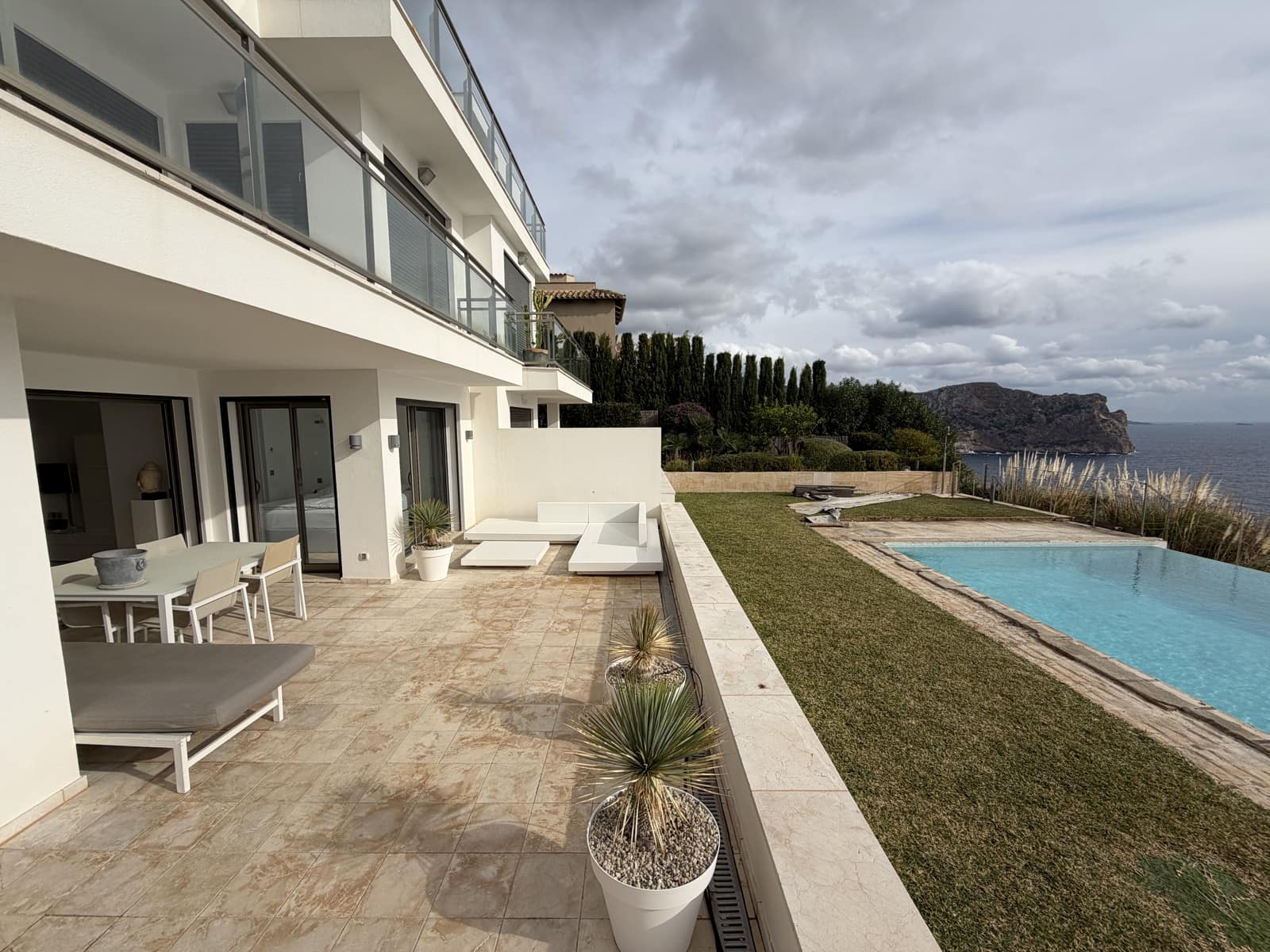 2 bedroom Apartment for sale in Puerto de Andratx with garage - € 1,699,000 (Ref: 9436435)