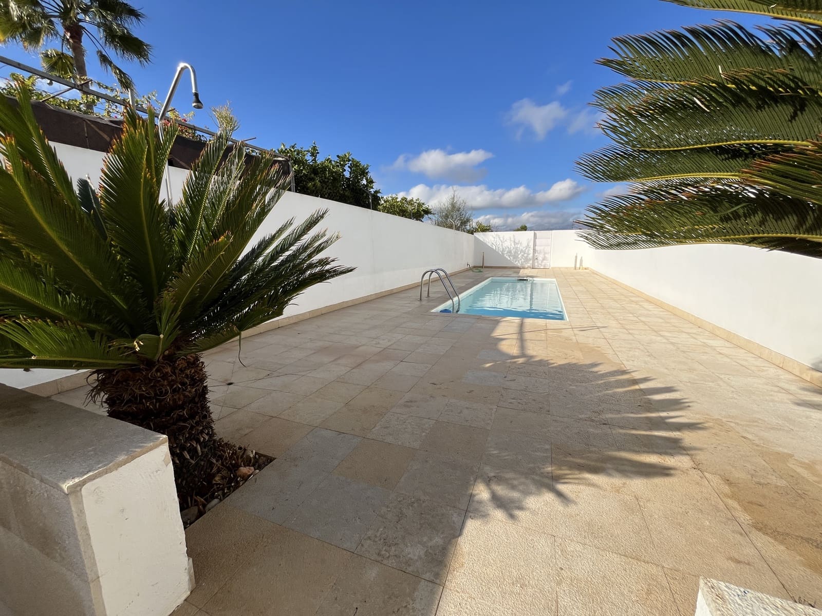 3 soveværelse Semi-Rækkehus til leje i Llubi med swimmingpool - € 1.800 (Ref: 9447245)