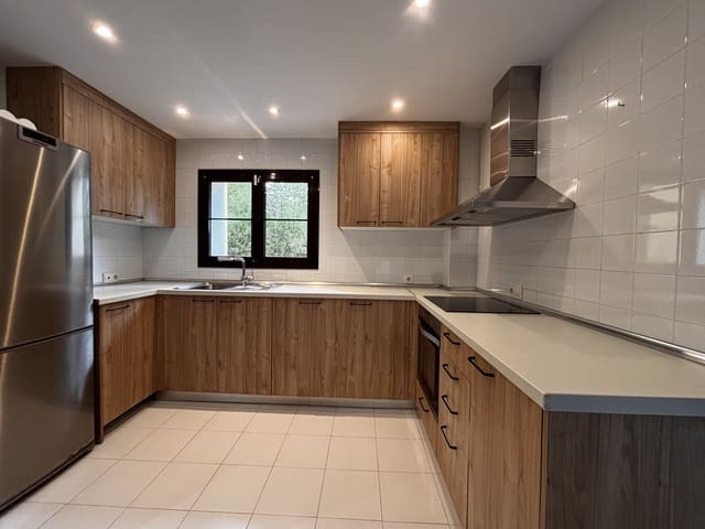 3 soveværelse Villa til salg i Santa Ponsa, Calvià med garage - € 1.250.000 (Ref: 9447246)