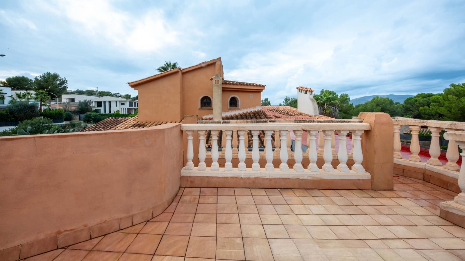 4 bedroom Villa for sale in Santa Ponsa with pool garage - € 2,300,000 (Ref: 9469832)