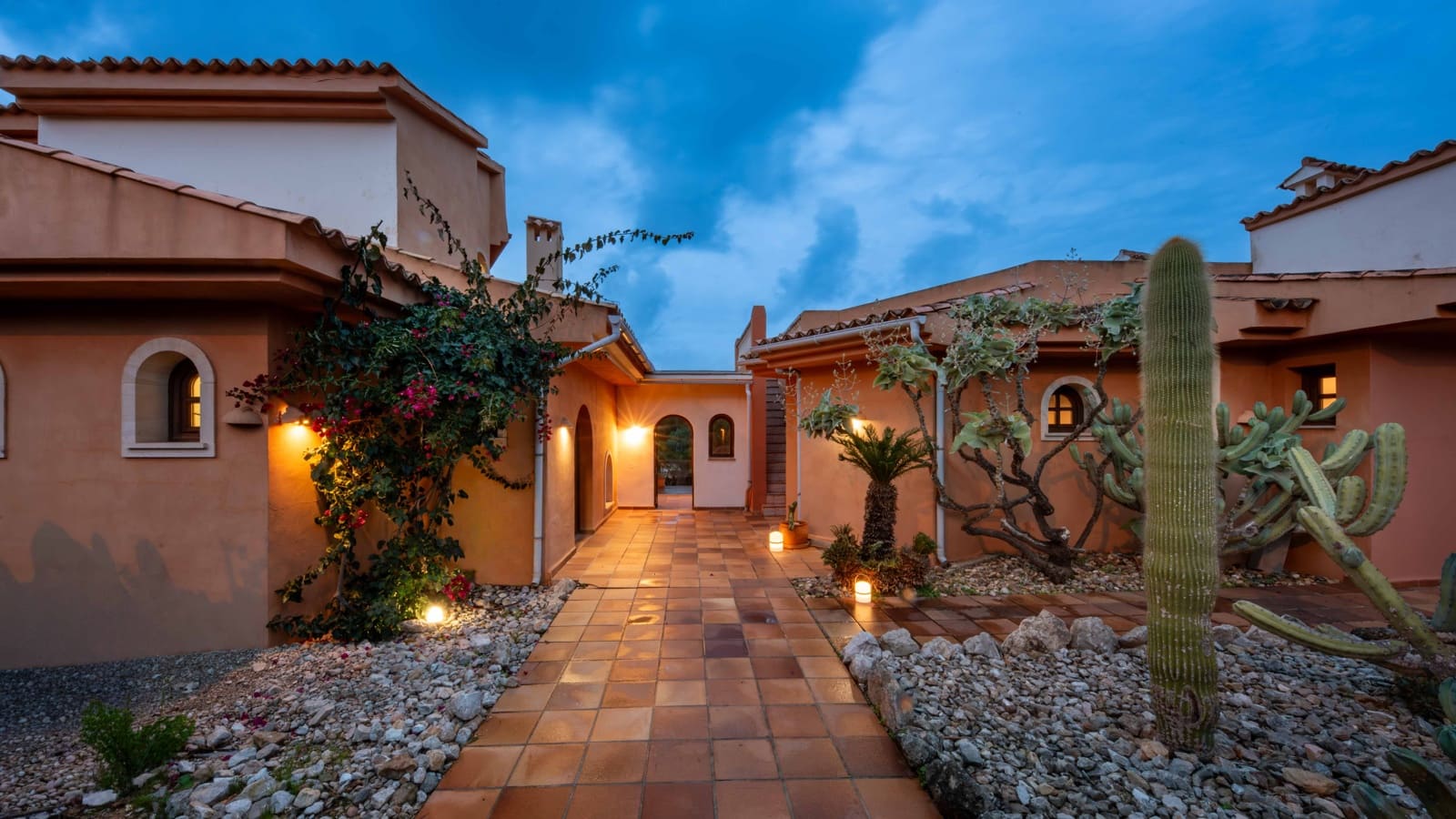 4 bedroom Villa for sale in Santa Ponsa with pool garage - € 2,300,000 (Ref: 9469832)