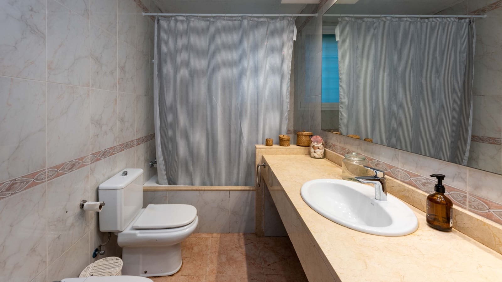 Villa/Maison de 6 chambres à louer à Costa d'en Blanes avec piscine garage - 8 500 € (Ref: 9479066)