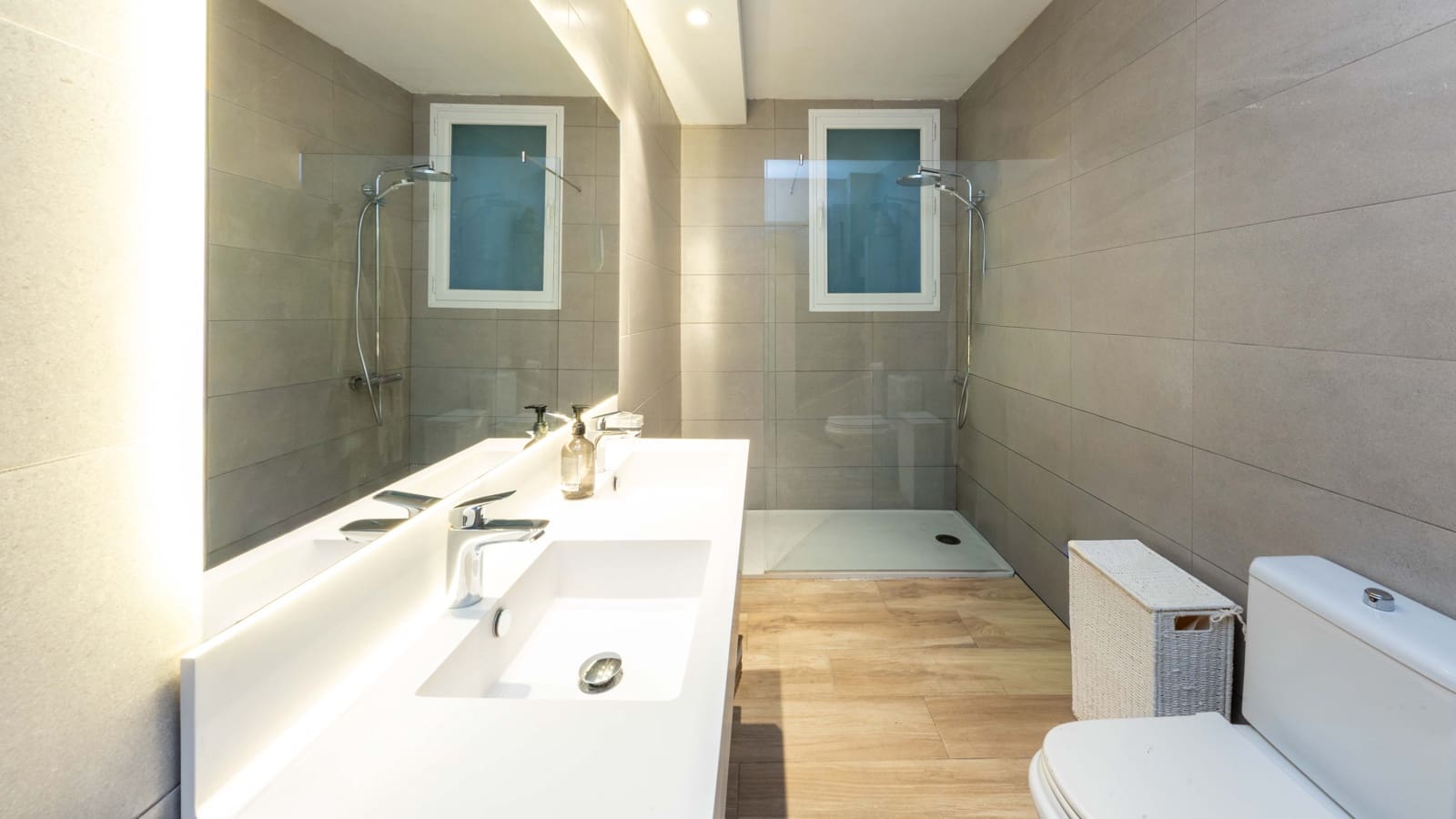 Villa/Maison de 6 chambres à louer à Costa d'en Blanes avec piscine garage - 8 500 € (Ref: 9479066)