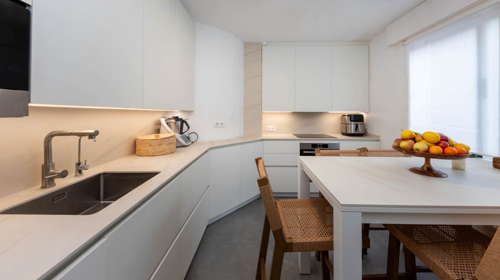 Villa/Maison de 6 chambres à louer à Costa d'en Blanes avec piscine garage - 8 500 € (Ref: 9479066)