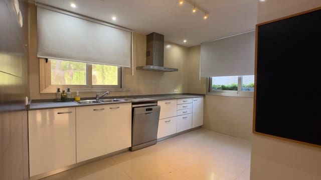 4 bedroom Semi-detached Villa for rent in Cala Vinyes / Cala Vinyas / Cala Viñas, Calvià with garage - € 3,750 (Ref: 9496551)