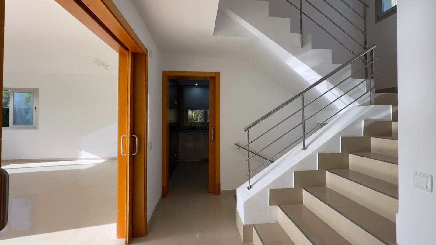 4 bedroom Semi-detached Villa for rent in Cala Vinyes / Cala Vinyas / Cala Vinas with garage - € 3,750 (Ref: 9496551)