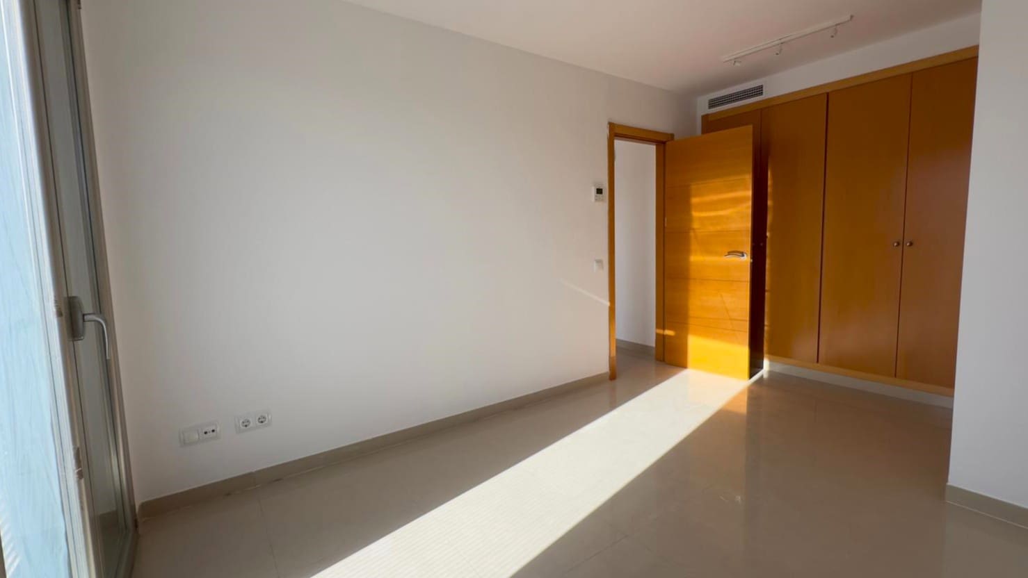 4 bedroom Semi-detached Villa for rent in Cala Vinyes / Cala Vinyas / Cala Vinas with garage - € 3,750 (Ref: 9496551)