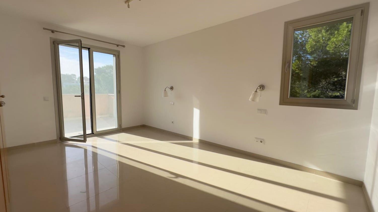 4 bedroom Semi-detached Villa for rent in Cala Vinyes / Cala Vinyas / Cala Vinas with garage - € 3,750 (Ref: 9496551)