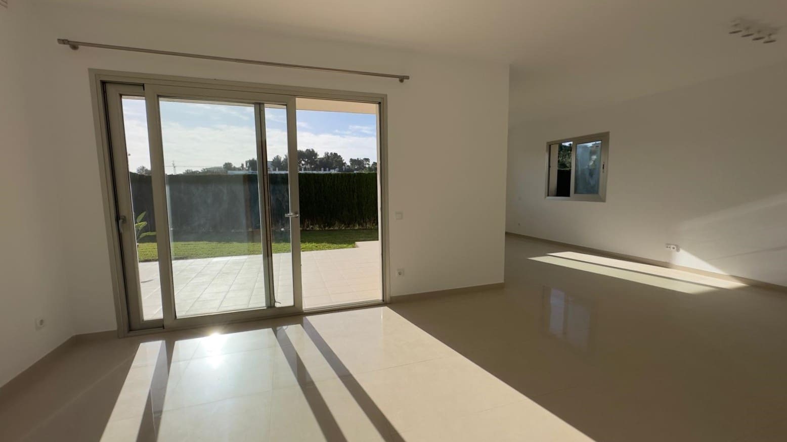 4 bedroom Semi-detached Villa for rent in Cala Vinyes / Cala Vinyas / Cala Vinas with garage - € 3,750 (Ref: 9496551)