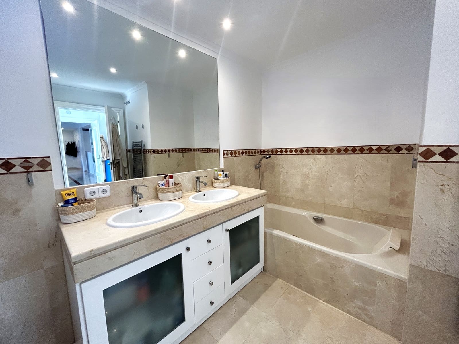 3 bedroom Apartment for rent in Santa Ponsa with garage - € 3,200 (Ref: 9500738)