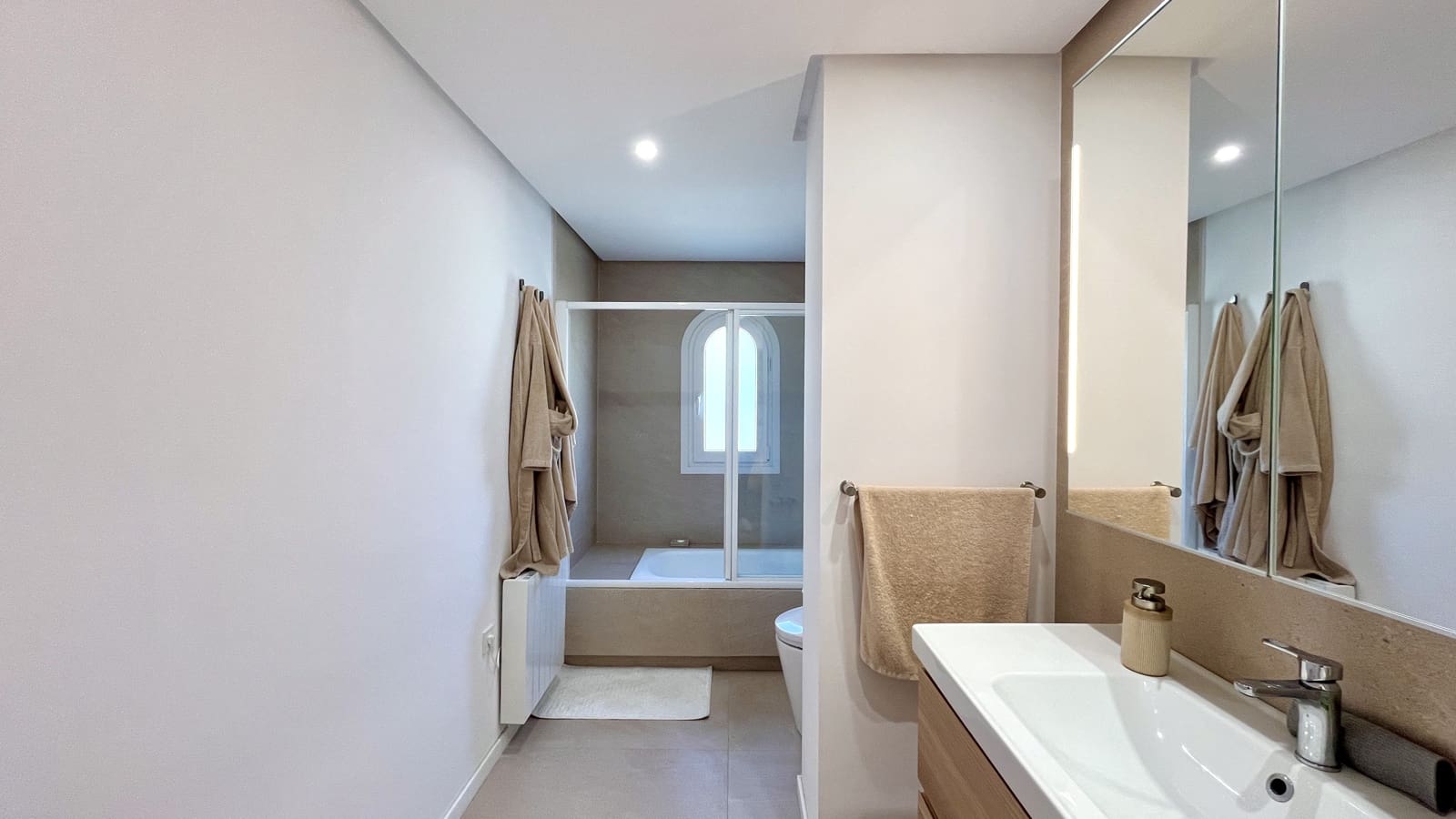 Maison de Ville de 5 chambres à louer à Palma de Mallorca - 3 500 € (Ref: 9511353)