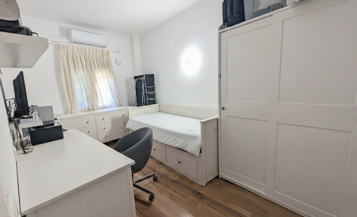 3 bedroom Apartment for rent in Genova with garage - € 1,850 (Ref: 9511356)